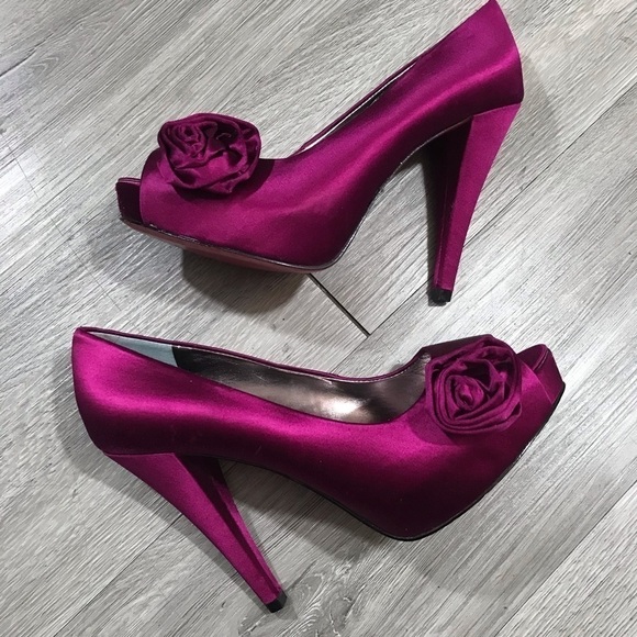 Paris Hilton Fuchsia Bonita Satin Flower Peep Toe Pumps size 7 - Picture 3 of 6